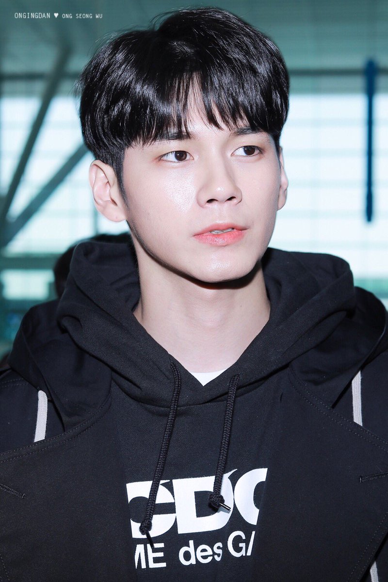 ongingongong's tweet photo. 190405 출국 ✈️✈️

호곡 주누깅 🤭🤭🤭❣️

#옹성우 #ONGSEONGWU https://t.co/2p11g7Xni7