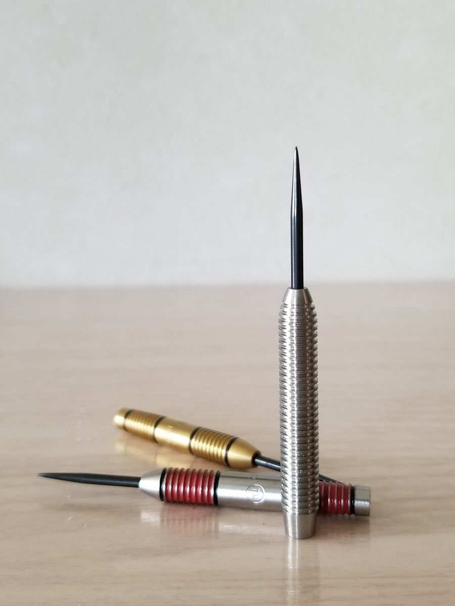 murachaaaan's tweet image. プチブーム？なアラングレイザーを19年ぶりに購入。前回はNozダーツさんだったけど今回は安いので得意の英国ネットで大人買い（苦笑）
シャークは苦手なのでほーりさんに任せてトンマシーン2色ととオリジナルを。
#アラングレイザー
#トンマシーン
#TonMachine 
#AlanGlazier