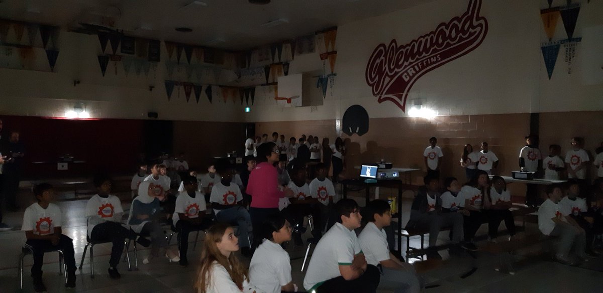 janet_bosnjak's tweet image. Instructions about competition/challenge giving provided and then they are off buiding and coding their robots!! #ev3robotics @gecdsbpro @Mrs_hamzology @GlenwoodGriffin @MrsAwender @VMMustangs @mrs_pmohan