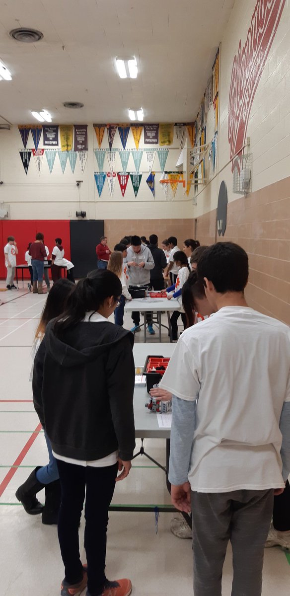 janet_bosnjak's tweet image. Instructions about competition/challenge giving provided and then they are off buiding and coding their robots!! #ev3robotics @gecdsbpro @Mrs_hamzology @GlenwoodGriffin @MrsAwender @VMMustangs @mrs_pmohan