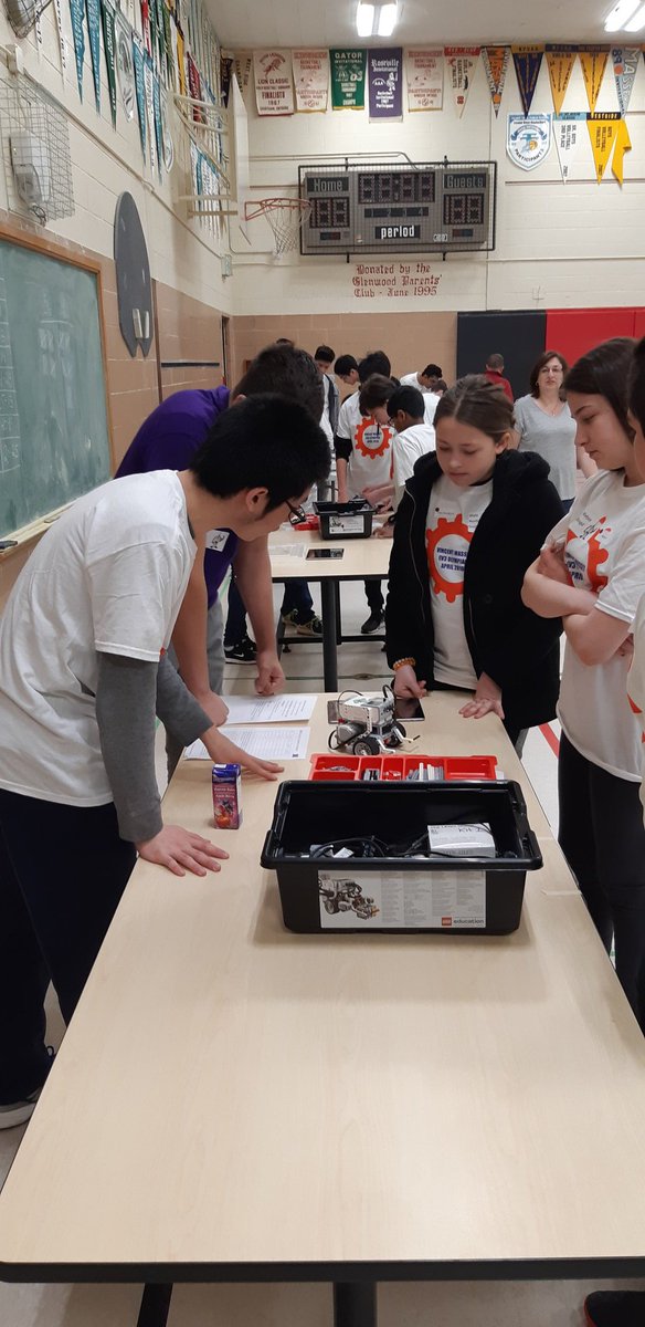 janet_bosnjak's tweet image. Instructions about competition/challenge giving provided and then they are off buiding and coding their robots!! #ev3robotics @gecdsbpro @Mrs_hamzology @GlenwoodGriffin @MrsAwender @VMMustangs @mrs_pmohan