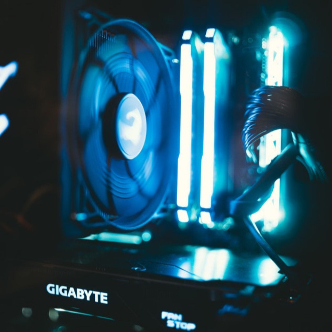 ¡Criaturas de la noche yo os invoco...! ¡Os invoco al vicio, los torneos y el buen rollo! 
<a href="/gamerdebilbao/">Gamers De Bilbao</a> quiere ser vuestro plan de viernes noche. Os quiere en sus nocturnas. 🌜🎮️
¡No os quedéis sin plaza, haced vuestra reserva!

#gigabyte #WeAreElite #EliteBilbao