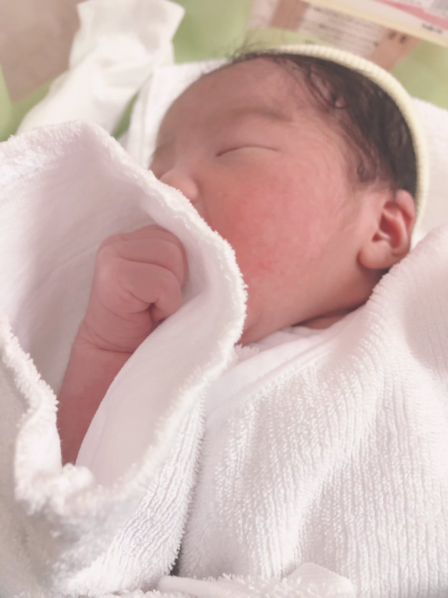 xrinx491's tweet photo. 2019.4.4
3198gの元気な女の子を出産しました🤱

ずっと隣で支えてくれた優太には感謝しかないです優太がいなかったら絶対に無理だった本当に本当にたくさんありがとう😭💗

そして一緒に頑張ってくれて生まれてきてくれてありがとう。絶対に幸せにするからね。

これから3人で頑張ろうね🥺💕 https://t.co/N3dpkQbnwF