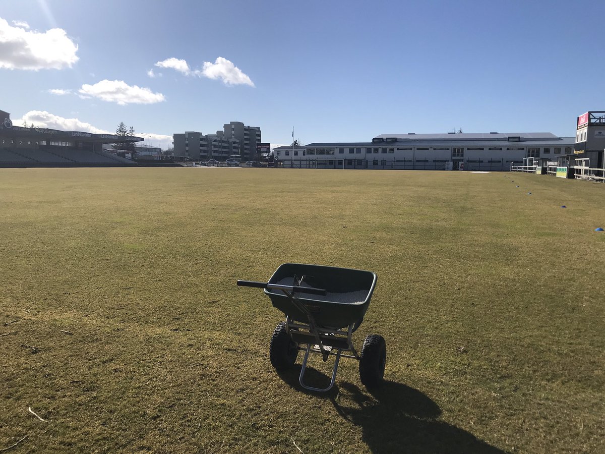 fyrsta áburðagjöfin mánuði fyrir leik á Alvogenvellinum, hér verður allt klárt 5 maí #fotboltinet