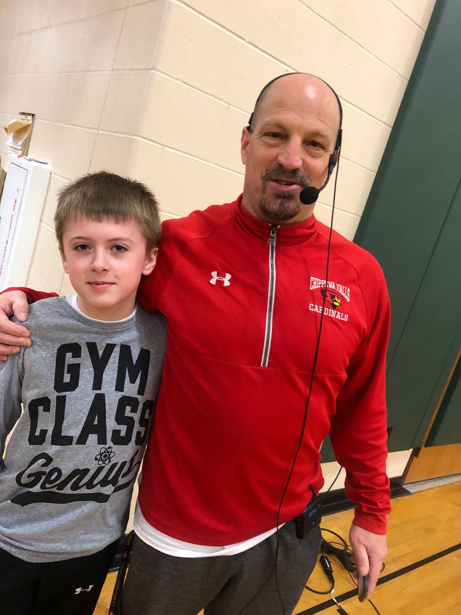 MsBinPE's tweet image. ⁦@svbear1⁩ Best PE attire w/Mr. Nicolai!  #mightycardinals @scoyy