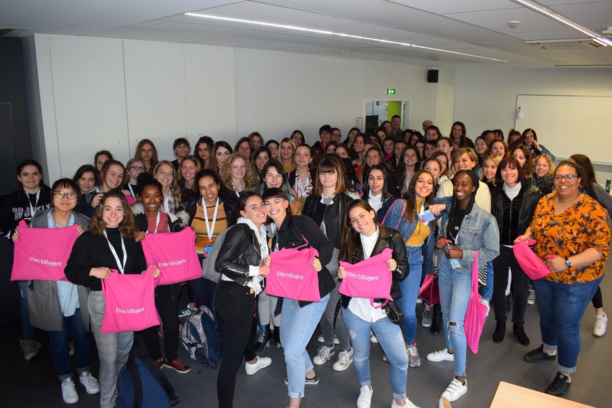 ELLES INNOVENT POUR LE NUMERIQUE:  manifestation organisée par l'Association "ELLES BOUGENT"à l'IUT d'Aix-Marseille. Des marraines professionnelles ont répondu présentes pour démystifier auprès des lycéennes les métiers du numérique et leur faire toucher du doigt leur richesse.