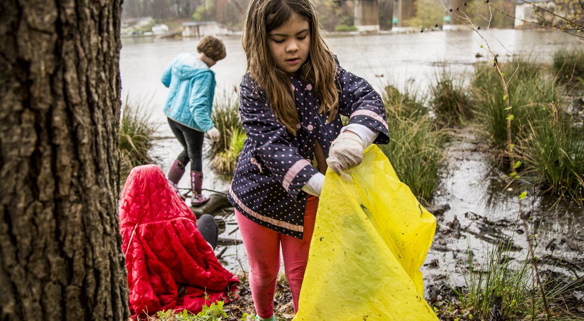 Nature_VA's tweet photo. Spots have opened up on Saturday 4/6 at several park locations. Click through for contact info to sign up. Help keep trash and debris out of waterways that flow into the #ChesapeakeBay. #volunteer https://t.co/h2AFufaL3j https://t.co/sdPSSIhr9V