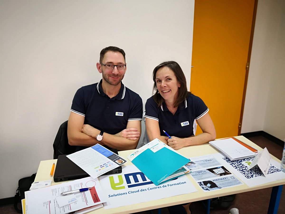 ymag_sas's tweet photo. @YMAG_SAS actuellement au Meet-Up du #CESI #Dijon dans le cadre de notre recherche d'alternants et jeunes diplômés. Échangeons ensemble sur vos projets d’avenir #job #emploi #informatique #recrutement  
https://t.co/uIfLrnfcqj https://t.co/t7sW7L6CUZ