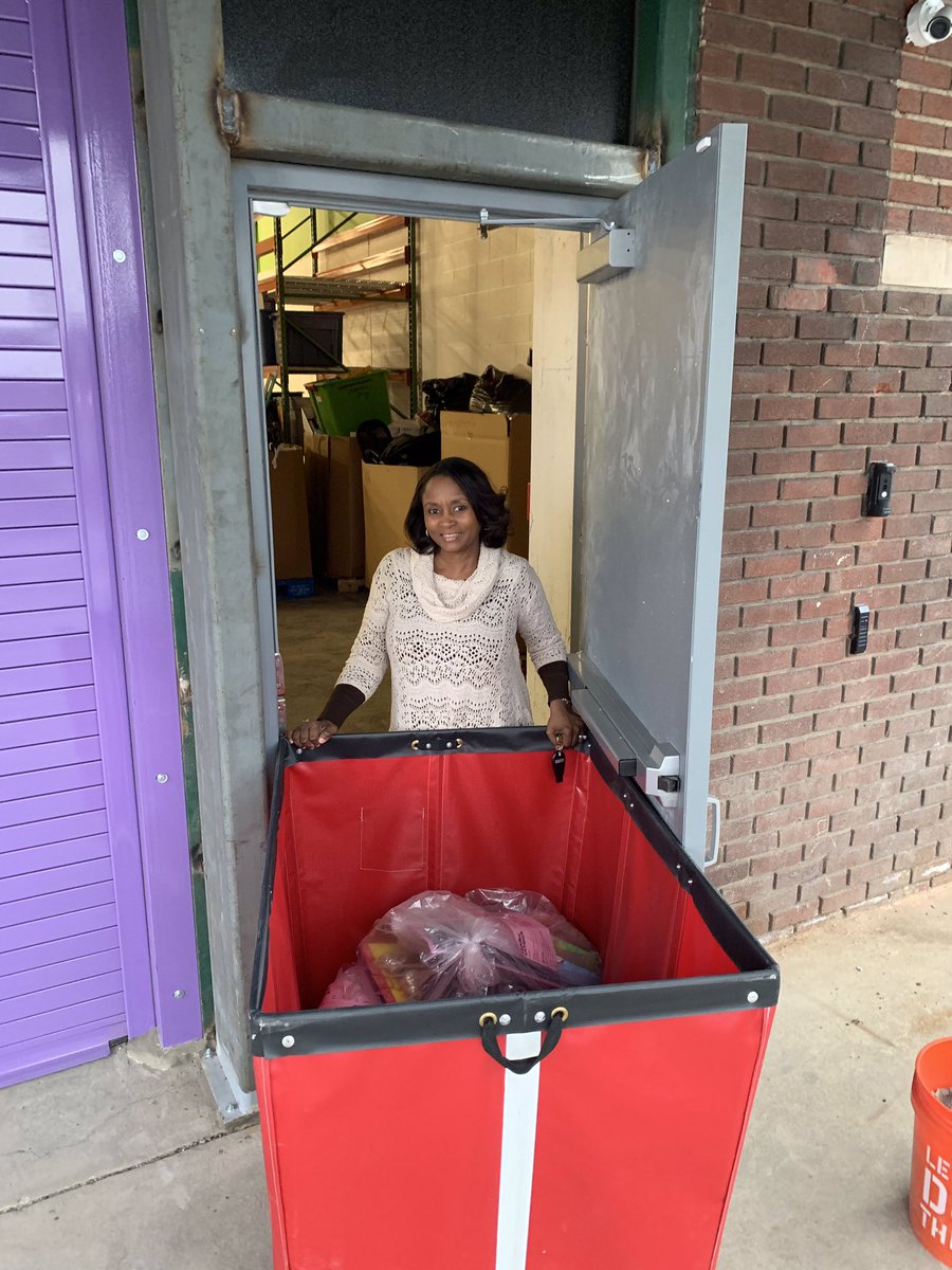 C2CPhiladelphia's tweet photo. This morning we had the first partner pick up at our new #GivingFactory in East Falls! Tanya from Family Services of Montgomery County picked up three orders of childhood essentials that she will deliver directly to local families in need. Thank you Tanya :) https://t.co/pNbuRYSNnU