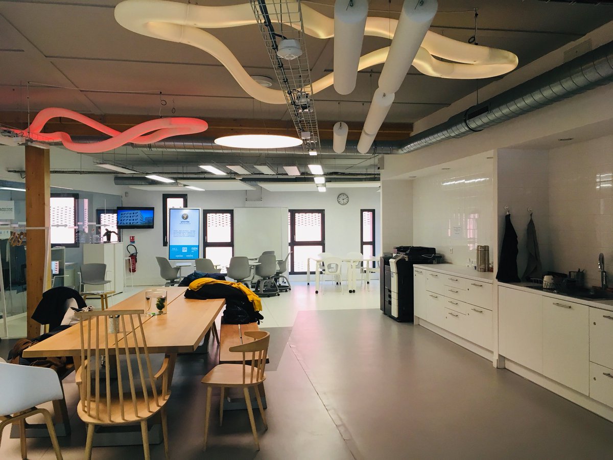 perrlemrr's tweet photo. Visite inspirante des espaces #ADICODE #URBAWOOD cet après-midi avant le départ en week-end - conclusion : penser à l’expérience recherchée pour déterminer le type d’espaces à mettre à disposition, et exploiter les plafonds ;) @bibcoline @ScPoLille https://t.co/AEpi6pOImp