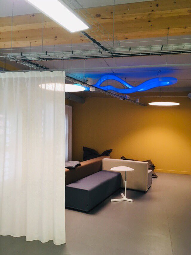 perrlemrr's tweet photo. Visite inspirante des espaces #ADICODE #URBAWOOD cet après-midi avant le départ en week-end - conclusion : penser à l’expérience recherchée pour déterminer le type d’espaces à mettre à disposition, et exploiter les plafonds ;) @bibcoline @ScPoLille https://t.co/AEpi6pOImp
