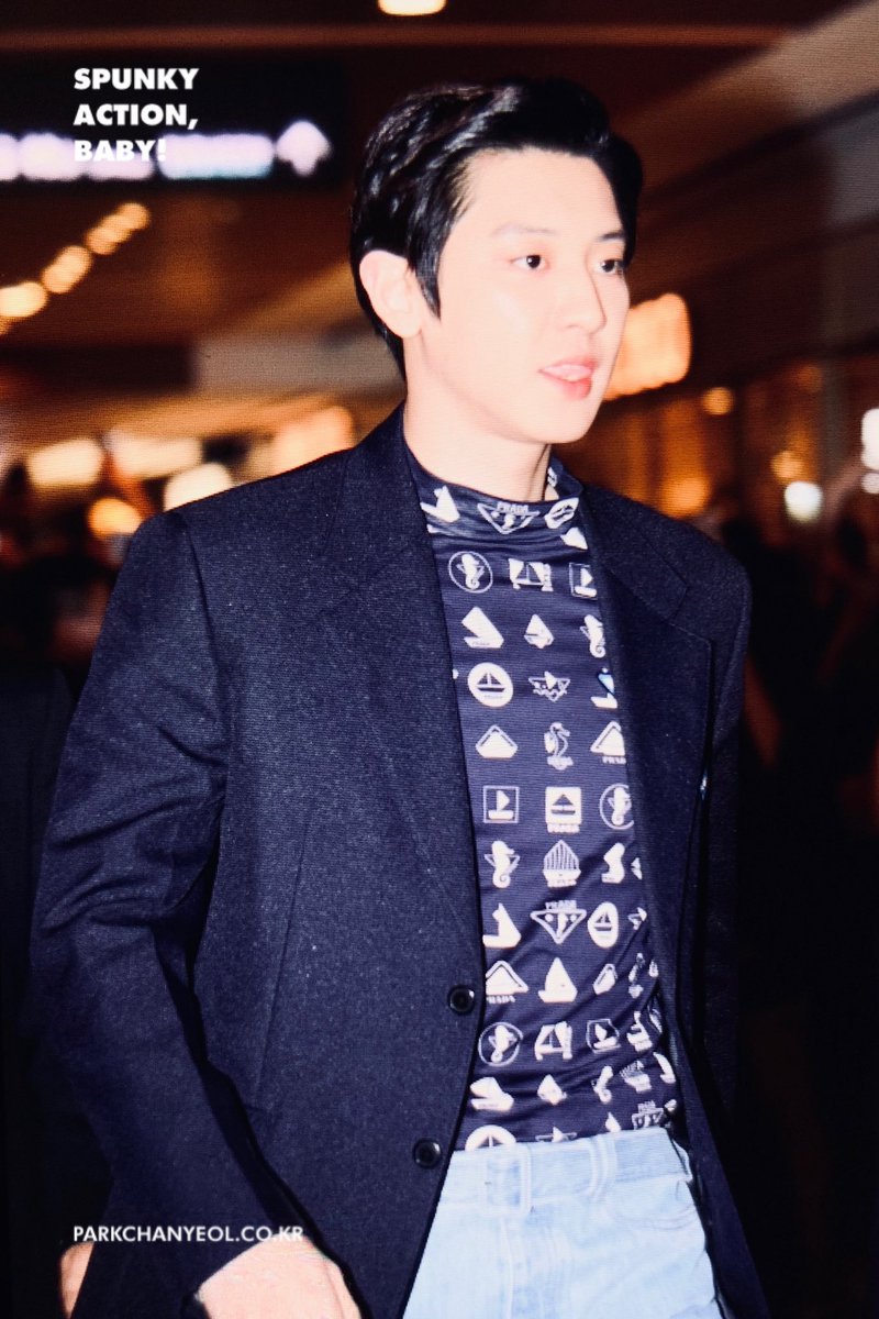 chanyeolit's tweet photo. 190405 PRADA IN SINGAPORE 찬열 / #찬열 #EXO #CHANYEOL ⁠#엑소 @weareoneEXO https://t.co/qZlj8cKh0G