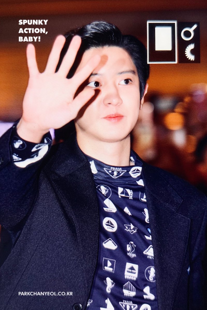 chanyeolit's tweet photo. 190405 PRADA IN SINGAPORE 찬열 / #찬열 #EXO #CHANYEOL ⁠#엑소 @weareoneEXO https://t.co/qZlj8cKh0G