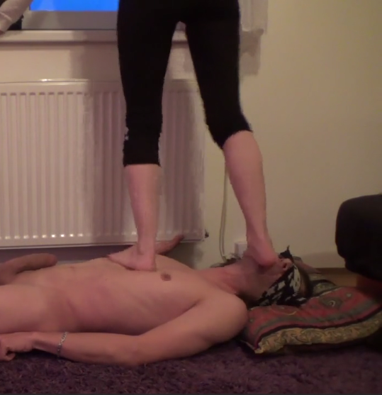 barefoot &amp; high heels trampling - jumping - stomping https://t.co/rCda4zjjJs https://t.co/tY9yn8DfFG