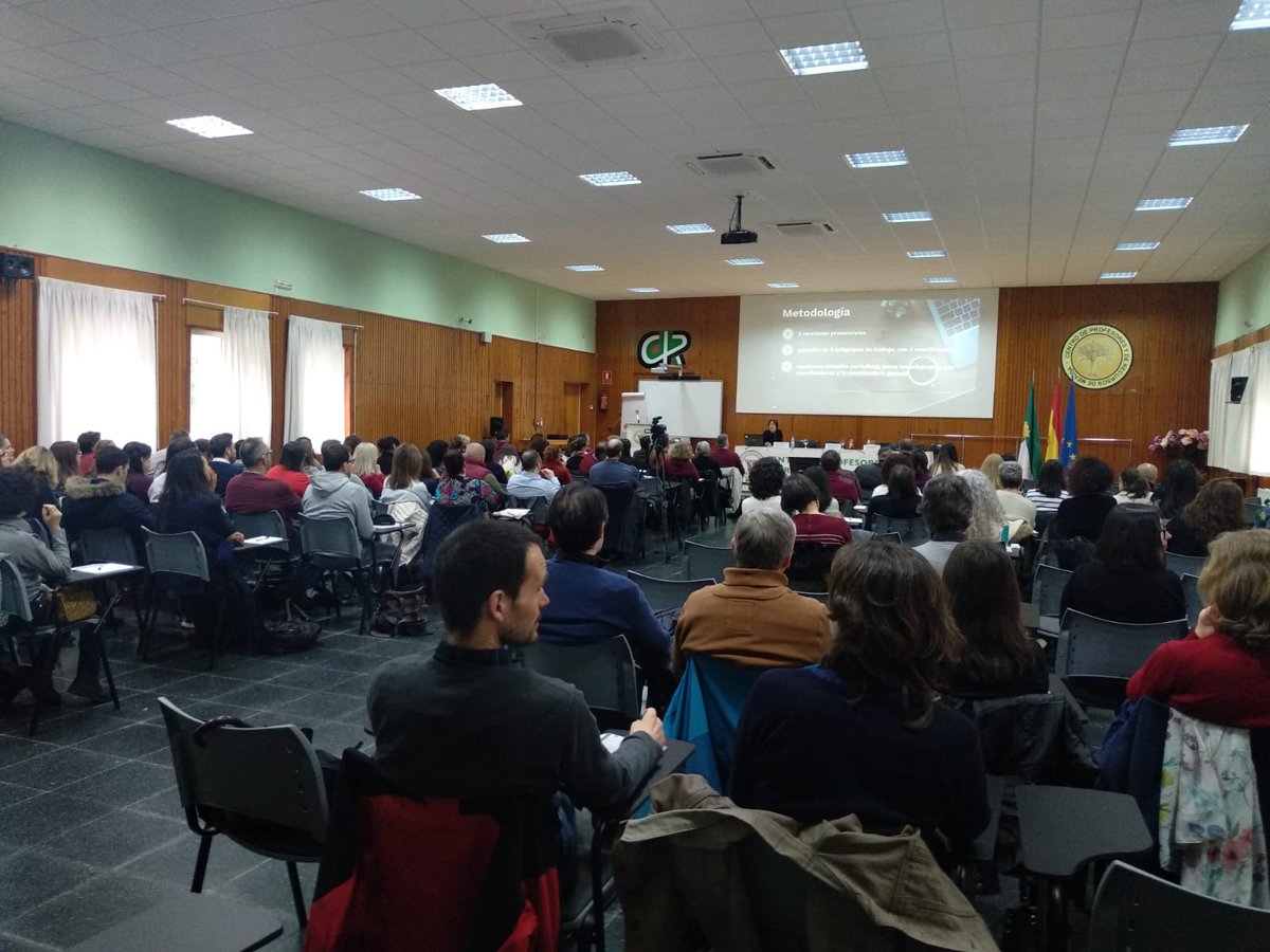 cprdemerida's tweet photo. Continuamos en el #cprmerida con las XVIII Jornadas de Escuelas Oficiales de Idiomas de Extremadura https://t.co/8TMJ8IIcK1 https://t.co/5ffB4yIjuA