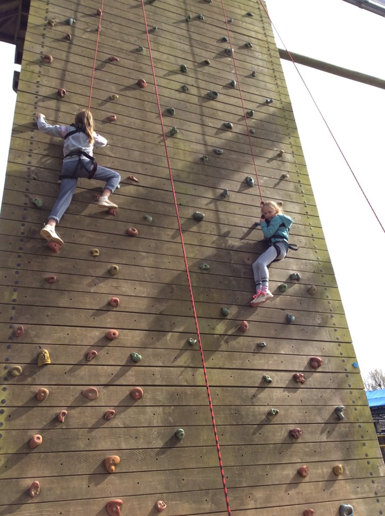 Misshemming_NJS's tweet image. Group 2 climbing this morning @National_Junior @National_Y5