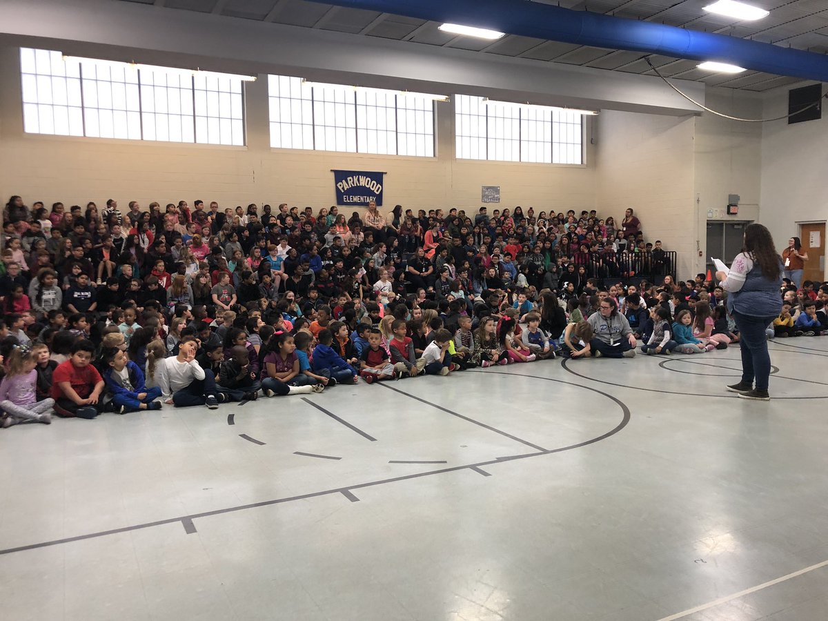 BrandonJW3's tweet photo. We love recognizing student success @ParkwoodElem!  It’s always great to celebrate the students who work to achieve academic and PRIDE goals!  #ParkwoodPRIDE #DadsAsPrincipals https://t.co/4J8R41JE2Z