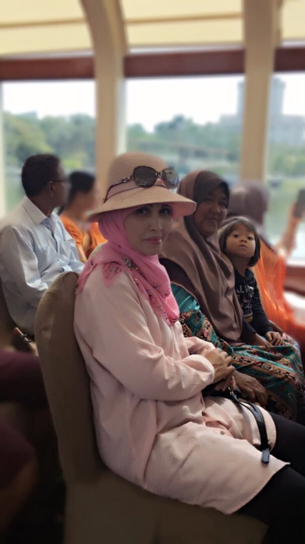 HasnaaNik's tweet photo. Cruising at Putrajaya Lake. https://t.co/oUep6vSsdB