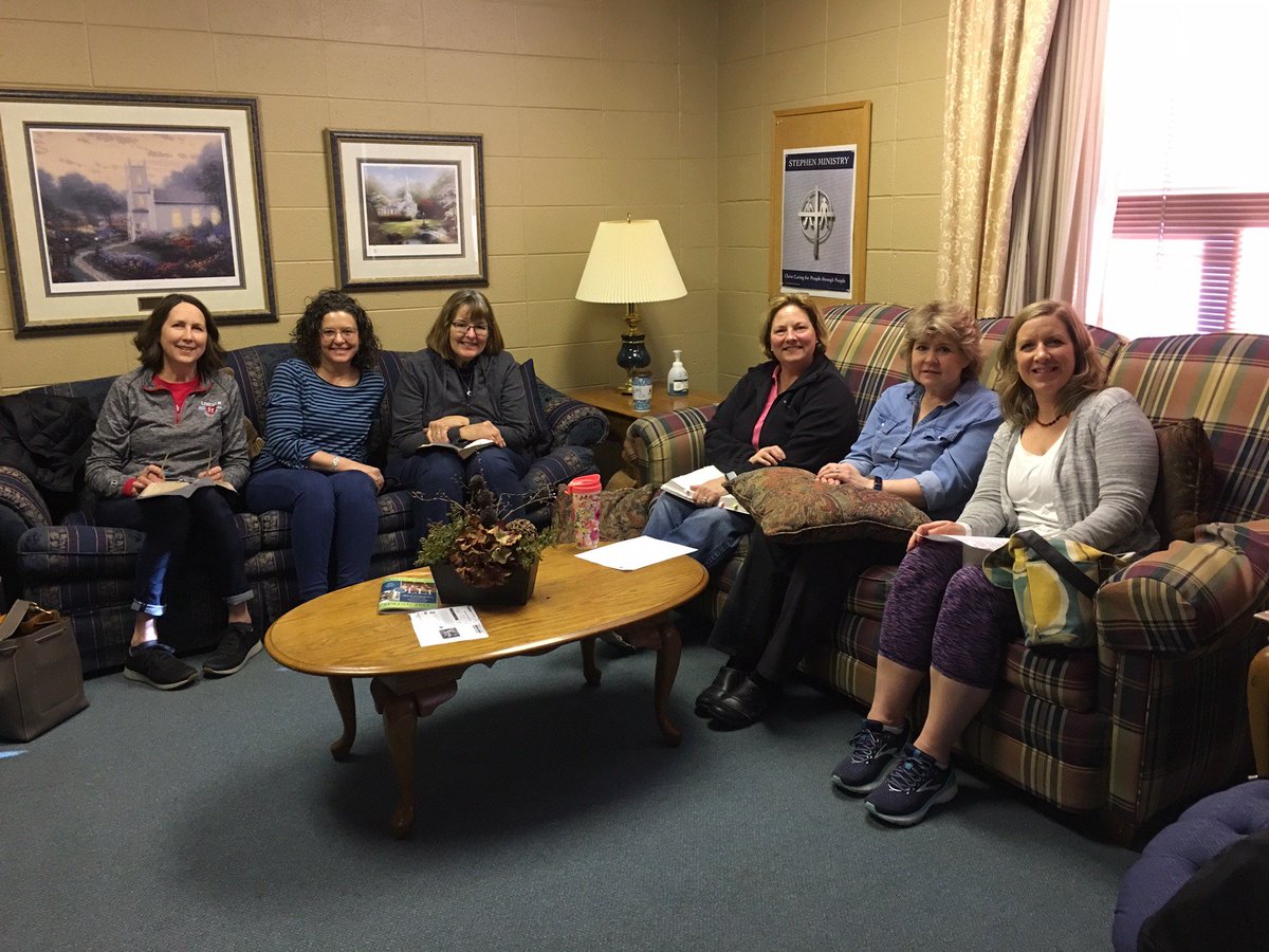 fpcsiouxfalls's tweet photo. On Fridays, First Presbyterian Church provides space for Moms in Prayer to pray for students, teachers and the needs of schools in this community. The Reflection Room is a great place to reflect on blessings both big and small! #30DaysofService https://t.co/4Yui1ItCXm