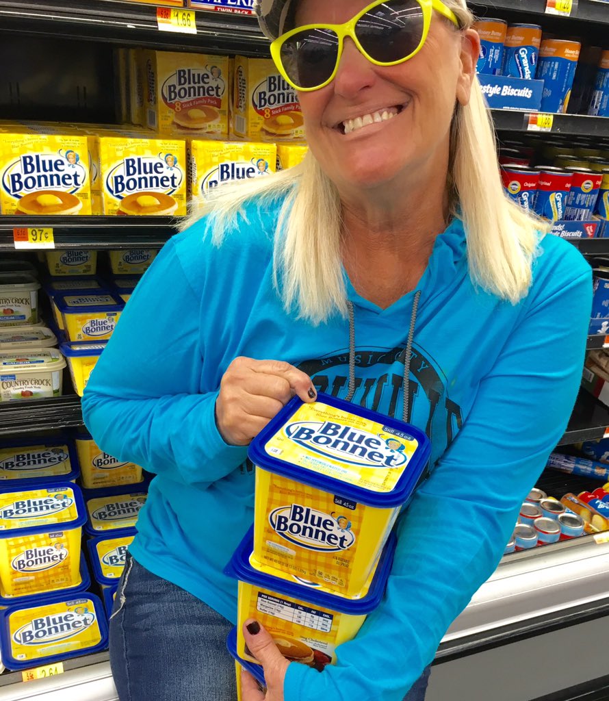 vickiwoodlee's tweet photo. Had my picture made with the Bluebonnets in Texas this morning! The Sun was so bright I had to wear Shades!
#backthebluebonnets #bluebonnetchallenge #BackTheBluebonnetsChallenge https://t.co/GE1skGD0vK