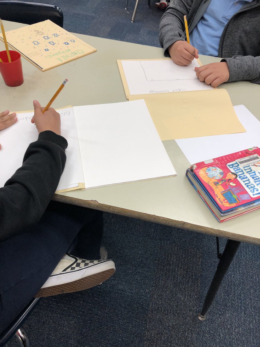 yourmortonlib's tweet photo. Sometimes “old school” creates new and innovative ideas...4th &amp; 5th using their journals this week for digital citizenship. @MortonElem @aisdlibsrv https://t.co/vmDn9NSeb2