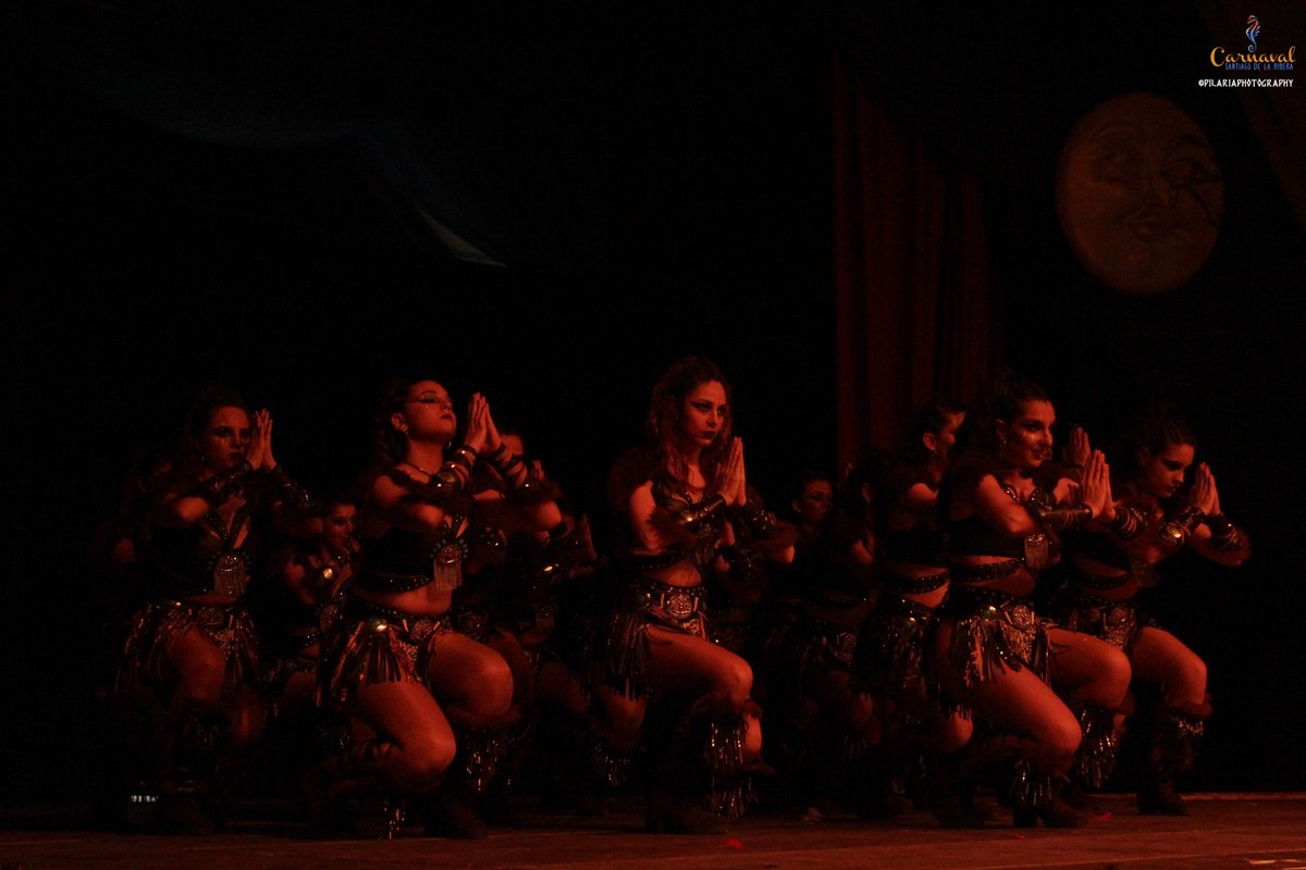 La noche de coreografías es una noche mágica, llena de ritmo, y emoción. #carnaval #santiagodelaribera #coreografias