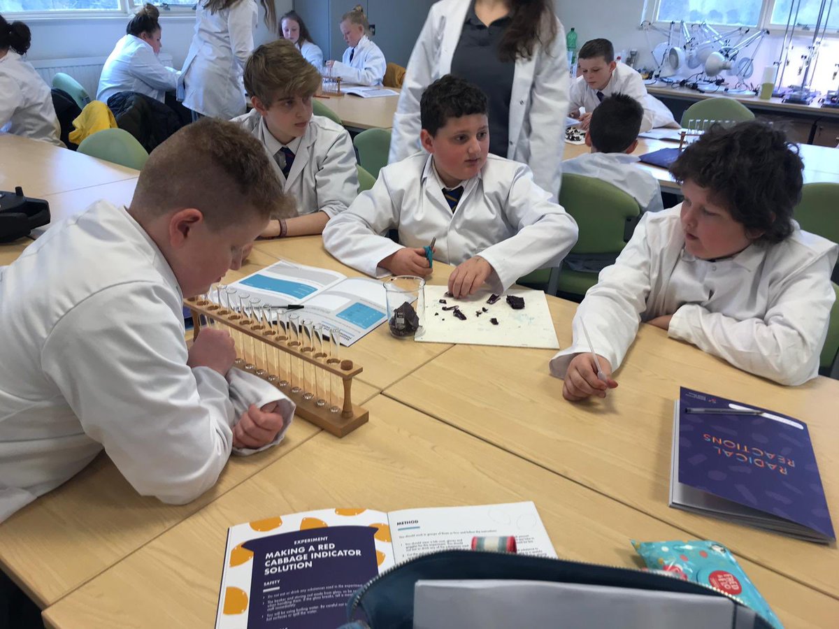 UpperAfanFed's tweet photo. Pupils had a wonderful day @SwanseaUni today investigating photosynthesis and working with pH scales 🤓 https://t.co/tGkxcdFEPK