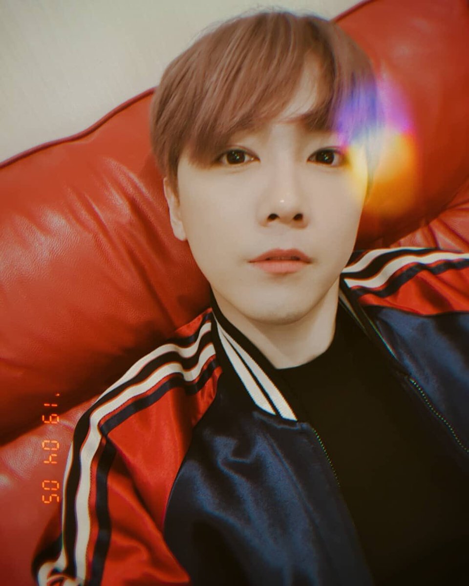 RusPrimadonna's tweet photo. [Instagram] 05.04.19 #FTISLAND Хонки (skullhong12)

Хорошо потрудились за последние 2 дня в Токио. Спасибо. Д��вайте встречаться с улыбкой, как и сейчас.
И, в Корее произошли крупные лесные пожары, надеюсь, они прекратятся и не будет больше жертв.

https://t.co/0Fy6Mz0Hcs

#Hongki https://t.co/xkrEtDv7zn