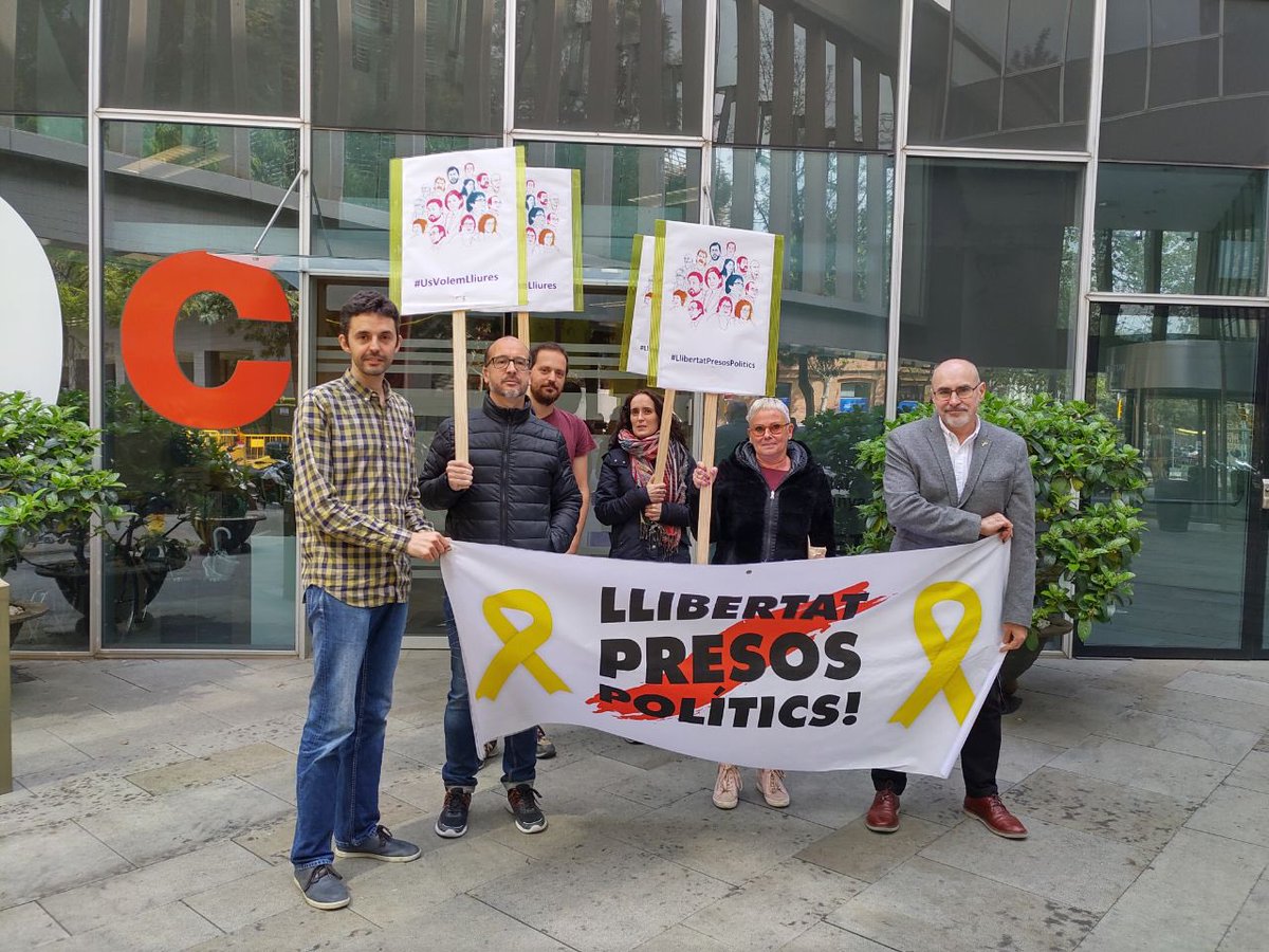ELS JUTGEN A ELLS/ES, ENS JUTGEN A TOTES/TS

Les #AdicsEnXarxa denunciem el #JudiciFARSA i la vulneració dels Drets i de les Llibertats per part de l'Estat Espanyol.

#UnPasEndavant
#MakeaMove 
#JoAcuso