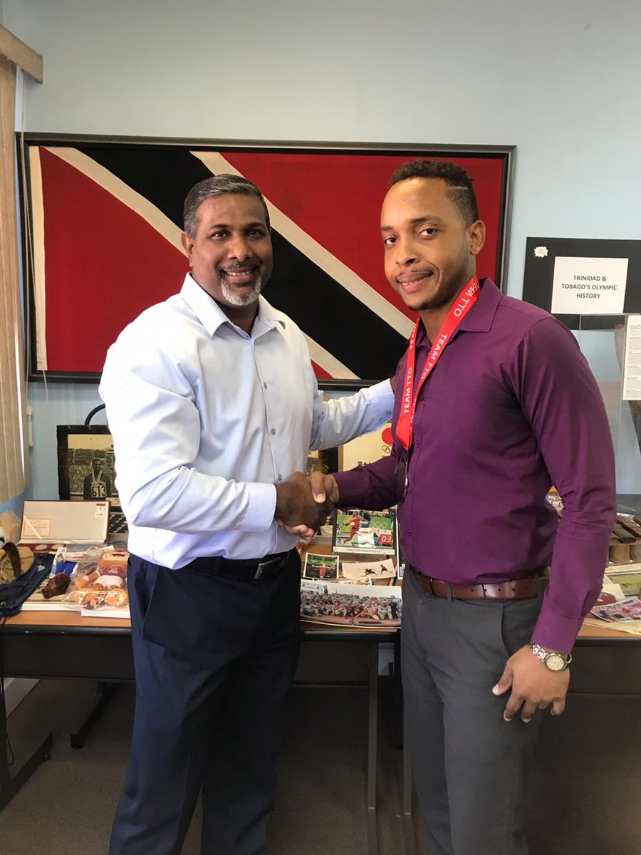TTOlympic's tweet photo. Former West Indies cricketer Dinanath Ramnarine presented
Timothee Maloney from the Ministry of Sport with his #GetMovingTTO Virtual 5k medal yesterday @ Olympic House😎
Congratulations 🎉 🎊
#teamtto #weonamission #Stayactive @kingdom_mgmt_868 https://t.co/4oq7UYtFRq