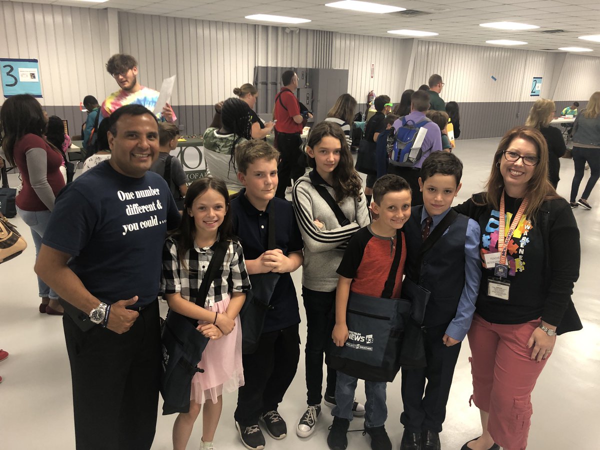 scorpio_melissa's tweet image. So much fun with these scientists today at the Science EXPO!  #VCSscienceEXPO #vcsscience #sunriseleading @alejandroeight @JulienneSaccon1 @LisaB_Sunrise