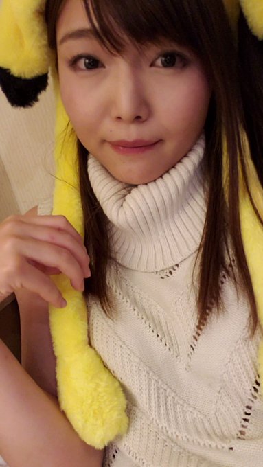 今日は撮影会でした！ 来てくれた方ありがとう&hearts;&hearts;  帰ってから もらったピカチュウ で遊んでたよ笑  初めて自撮り動画を撮りましたー  このあと あげるから みてねー笑 https://t.co/ck