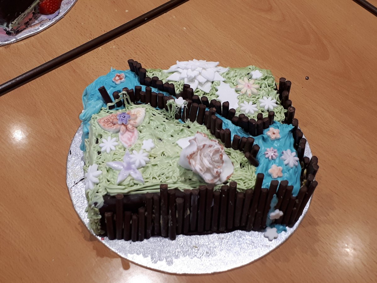 FormSeventh's tweet image. It was great to see chef and alumna Sophia Salloum back at school giving the girls an afternoon of cake decorating which they absolutely loved. Warning: the photos may make your mouth water!