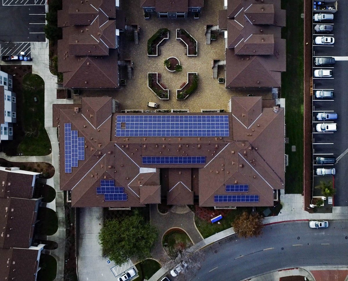 EnergyOmni's tweet photo. Trees and sunshine fo great together! @MidPenHousing's Moulton Plaza community is now putting the sun to work powering new clean solar energy alongside its 50-year-old magnolia tree. #affordablehousing #Affordablesolar #solarsavings #Everydayenergy #Omnienergy https://t.co/tlJRKdiWA0