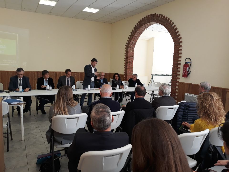 JF_Acquaviva's tweet photo. Comité de @MassifCorse à #Muratu: Travail sur le numérique, stratégie pour les collèges de #Montagne, analyse doc. d'urbanisme/PADDUC/Loi Montagne et signature Conv. sur 5 ans d'investissement en travaux nécessaires d'électrification avec 35 Millions d'euros ! #Avanzemu https://t.co/v60pQMpnz3