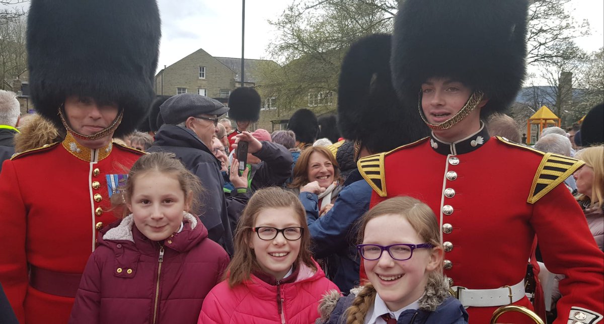 dobcrossschool's tweet photo. Year 6 children enjoying their trip to see the Grenadier Guards today ! https://t.co/tiDn9wioB3