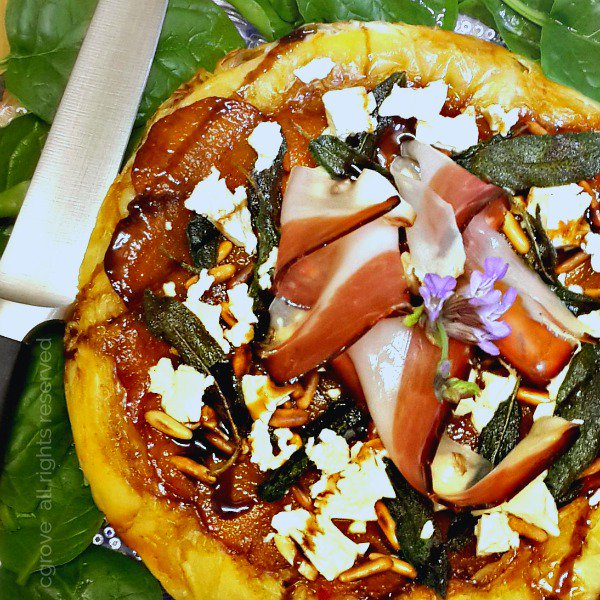 A perfect weekend bake! Butternut and Onion Tarte Tatin, delicious served with a green salad and some delightful bubbles! Leave off the charcuterie for a meat free version!  bit.ly/ShMeWKR144 <a href="/visitpaarl/">Visit Paarl</a> <a href="/visitwellZA/">Visit Wellington ZA</a> <a href="/PaarlApp/">PaarlApp</a> #winelandskitchen #recipe #food