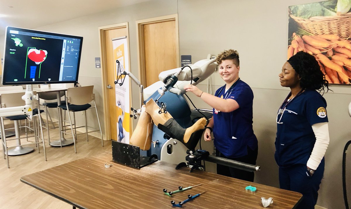 Aurora_Health's tweet image. Aurora Sinai Medical Center is a leader in robotic assisted surgery in the Milwaukee area. Last week, team members and students were invited to try their hand at robotic surgery on a fake knee. For many, it was their first time operating this advanced equipment! #RoboticsWeek