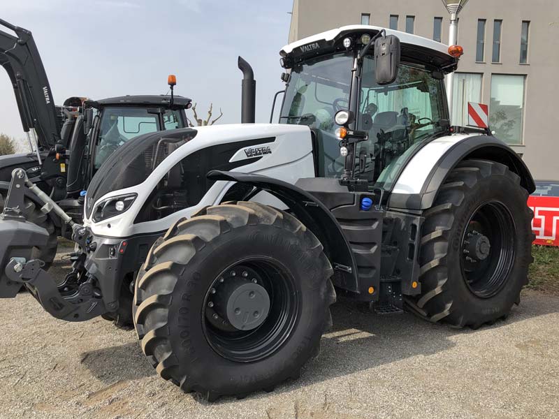 TracMag's tweet photo. In occasione di Valtra​ SmartTour 2019, Continental​ equipaggia i trattori con pneumatici #TractorMaster 👉🏻 https://t.co/6WYRfJv7jk

#Valtra #ValtraSmartTour #ValtraSmartTour2019 #Continental #pneumatici #trattori #tractors #macchineagricole #meccanizzazioneagricola #TracMag https://t.co/dHg34vdw7Y