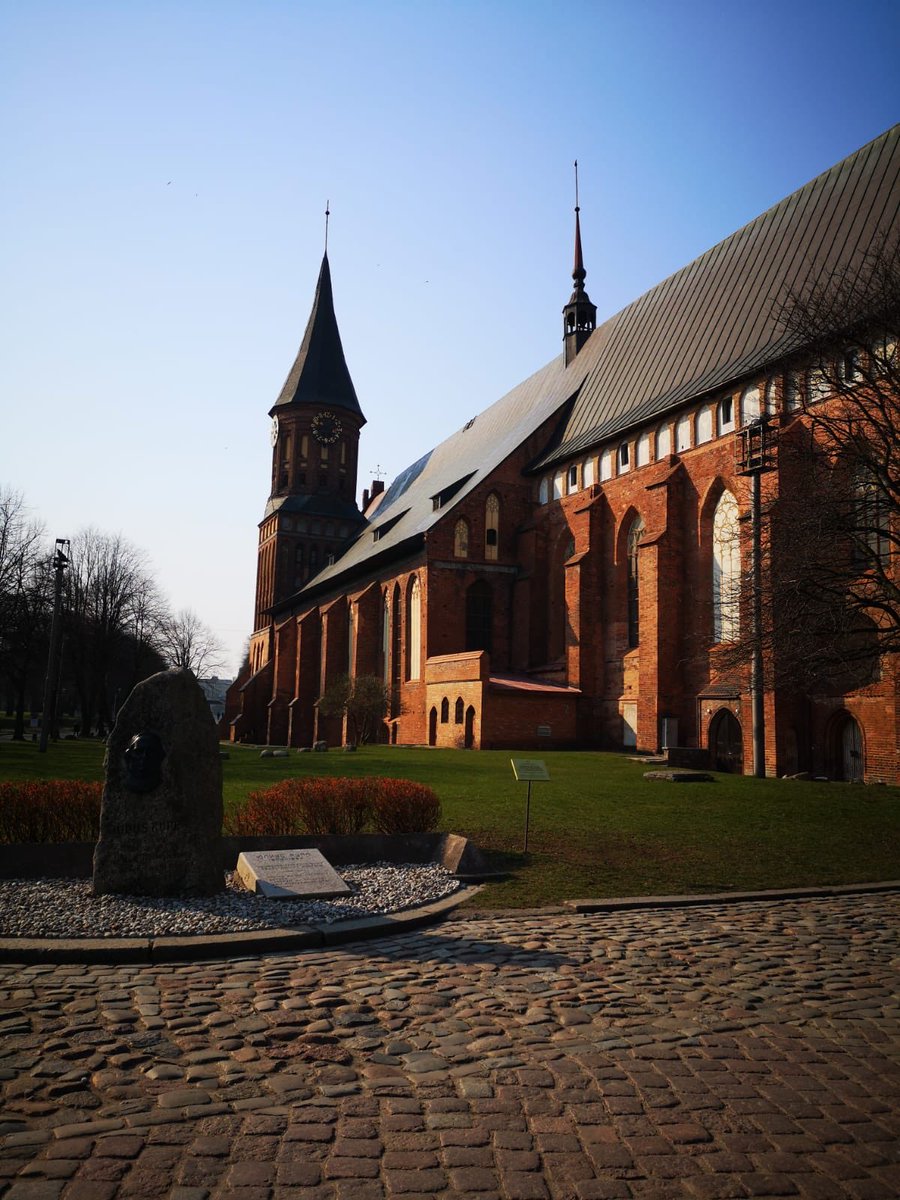 SylvieBermann's tweet photo. Dans l'ancienne Königsberg, visite riche d’enseignements du musée Emmanuel #Kant 📚, philosophe aux idées universelles et inspirateur du multilatéralisme que nous devons tous préserver 🌏 https://t.co/J69WcRgSid
