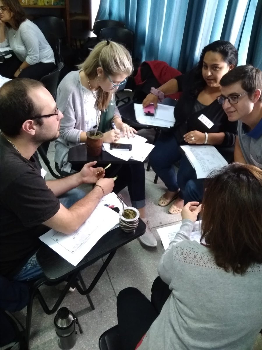 LATU_uy's tweet photo. #LATUenelinterior
Ahora, continuando con la capacitación de técnicos locales, Fabián Capdevielle de @UTECuy
capacitando sobre emprendedurismo, modelo de negocios e innovación enfocada en MyPES https://t.co/PiLmQYn3lw