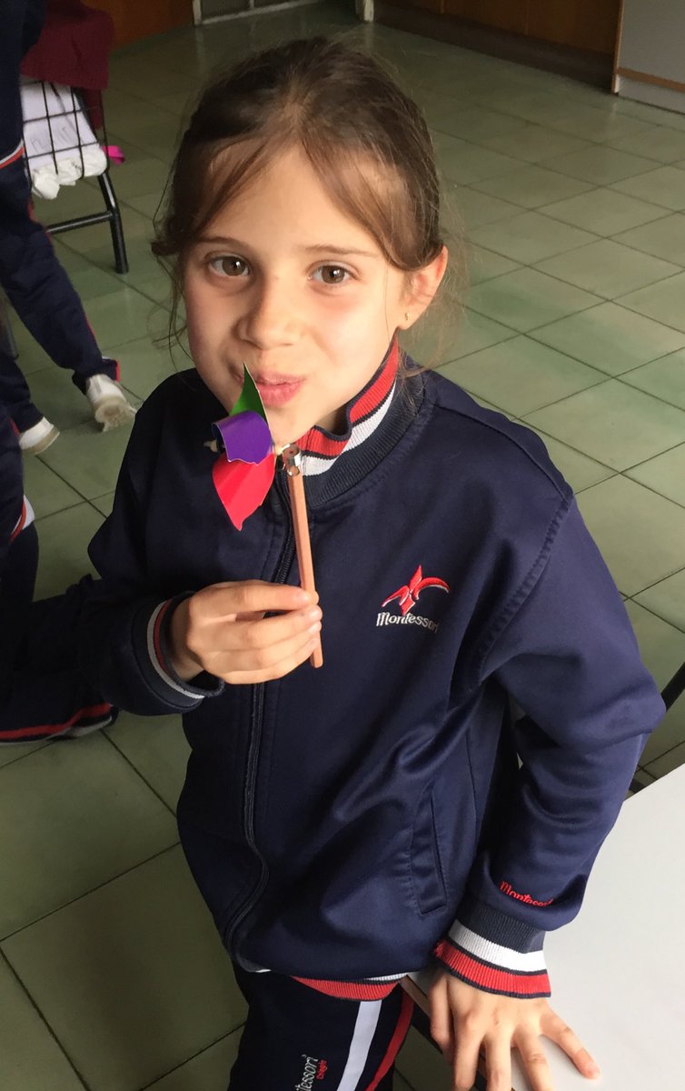 MontessoriPrim's tweet photo. Los papás de Bruno nos enseñan el trabajo de los ingenieros. @MontessoriZgza https://t.co/1QaYJzf6EM