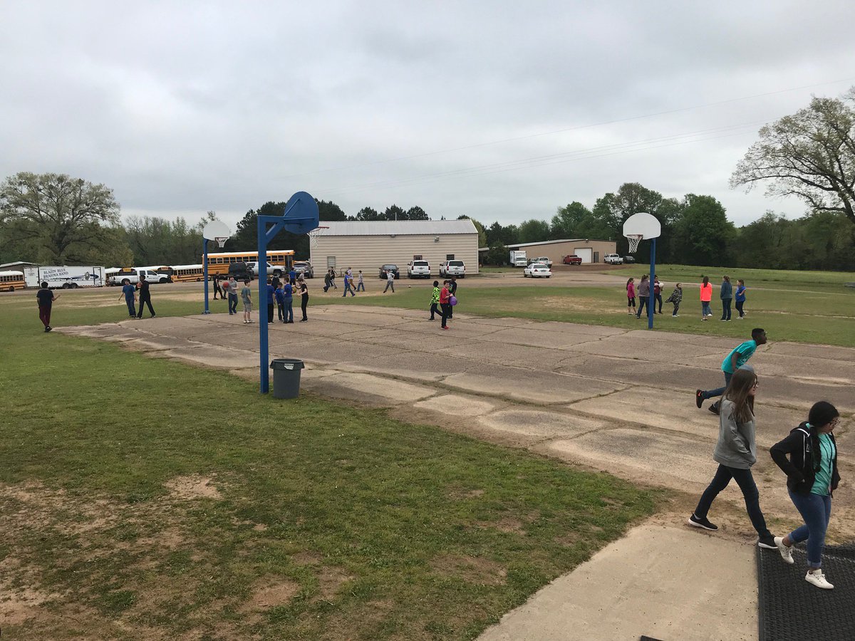 PJH students and staff enjoyed another Friday Drop Everything And Read (DEAR) reward day. Reading builds vocabulary, increases fluency, and strengthens comprehension. PJH has dedicated a focused reading time every day. Please encourage your child to read and succeed!