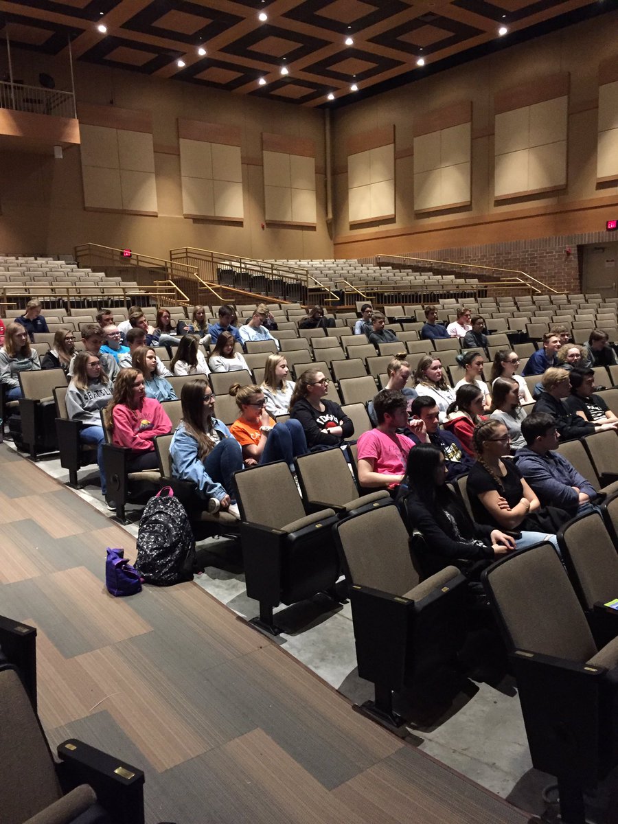 jpmouse23's tweet photo. @BayPortHS @BPStudentServic Math is everywhere! Pirate Pre-Calc students learning from land surveyors. Way to go @andynuthals, @melahend14 , and Mary Fischer. #ACP, #byallforall https://t.co/kHYqoUilJ5