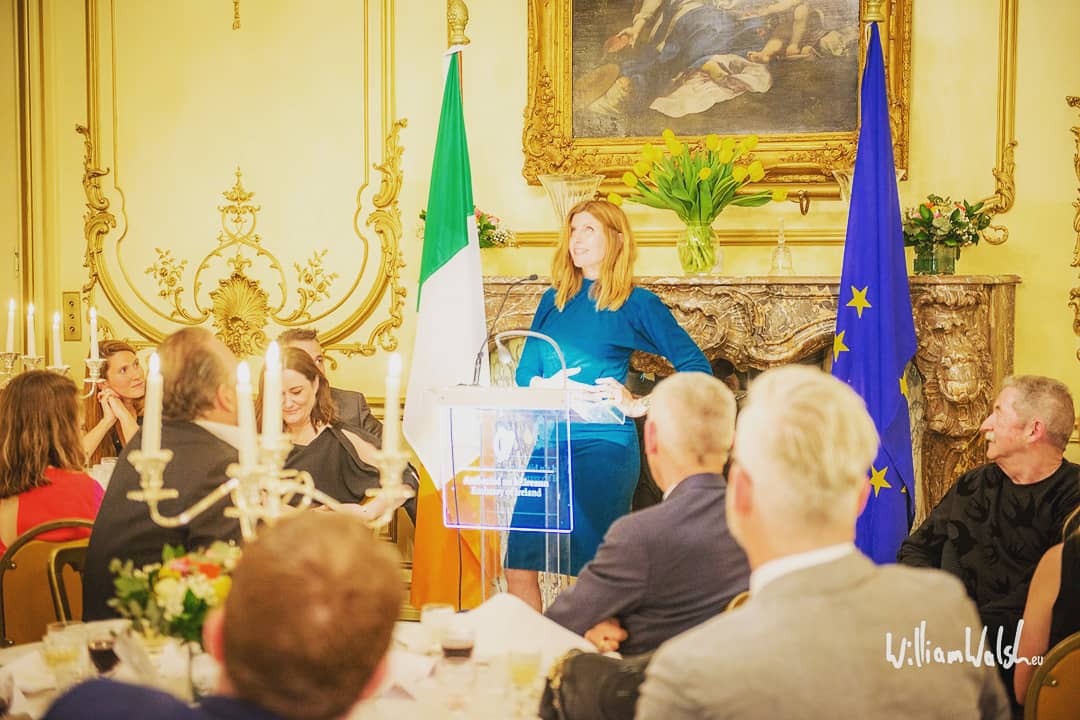MediaConSummit's tweet photo. A complete pleasure to honour the wonderful @SharonHorgan at the #Mediacon #IrelandUKTVDinner for her outstanding contribution to Television - a true talent and a wonderful human - we look forward to the great things she and @HelloMerman have in store ! #irishcreativity https://t.co/S4IDM8W2sb