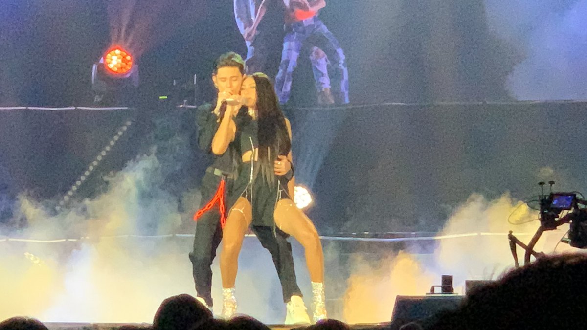 Sexy dance with James Reid and Nadine Lustre! 🔥🔥🔥

📷 MLAStandard_Ent

May pag-angkin sa mga mata hahahaha! 

#TheCR3WRocksAraneta