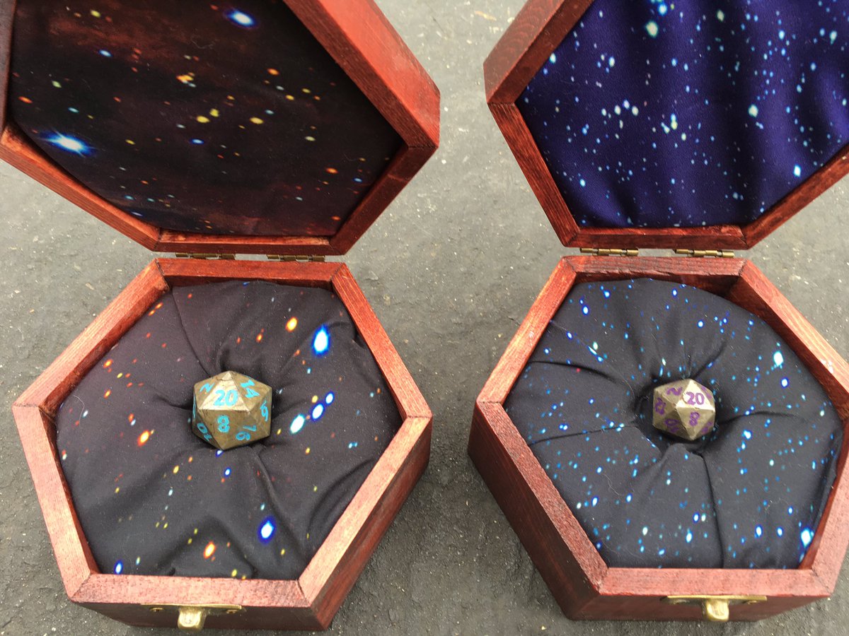 GilTheVlogsmith's tweet photo. I forgot to post the pictures!
These are the Meteorite D20s that I made as commission from almost two years ago.
Finally given to Matt and Laura.
#Vlogsmith #DicePorn #CriticalRole https://t.co/9cWxlEX95w