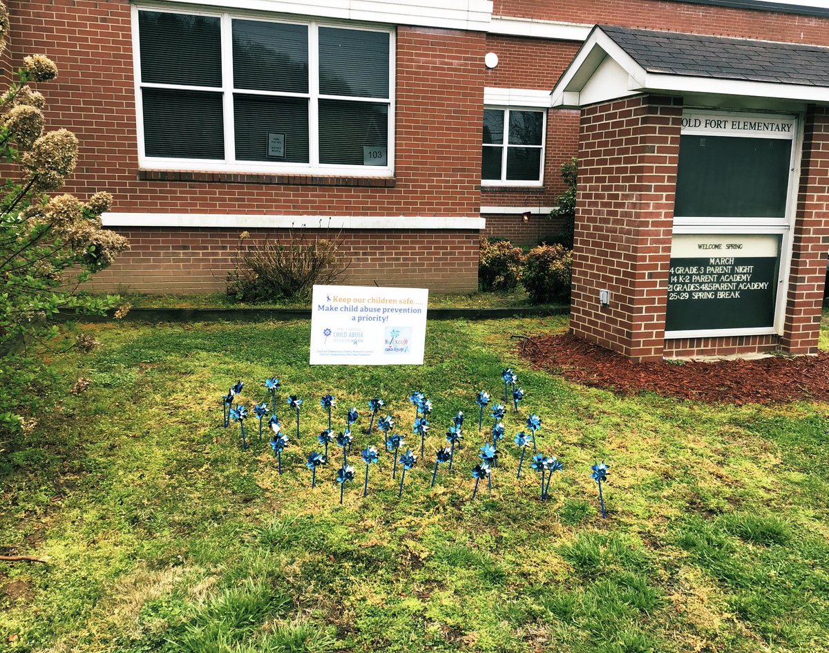 OldFort_FRC's tweet photo. Pinwheel Garden @OldFortElem!
Each pinwheel represents the #happy, #carefree, childhood every child should have. @McDowell590
#CAPmonth #GreatChildhoods #PCANC #WearBlue #pinwheelsforprevention https://t.co/6jqOR2GNN6