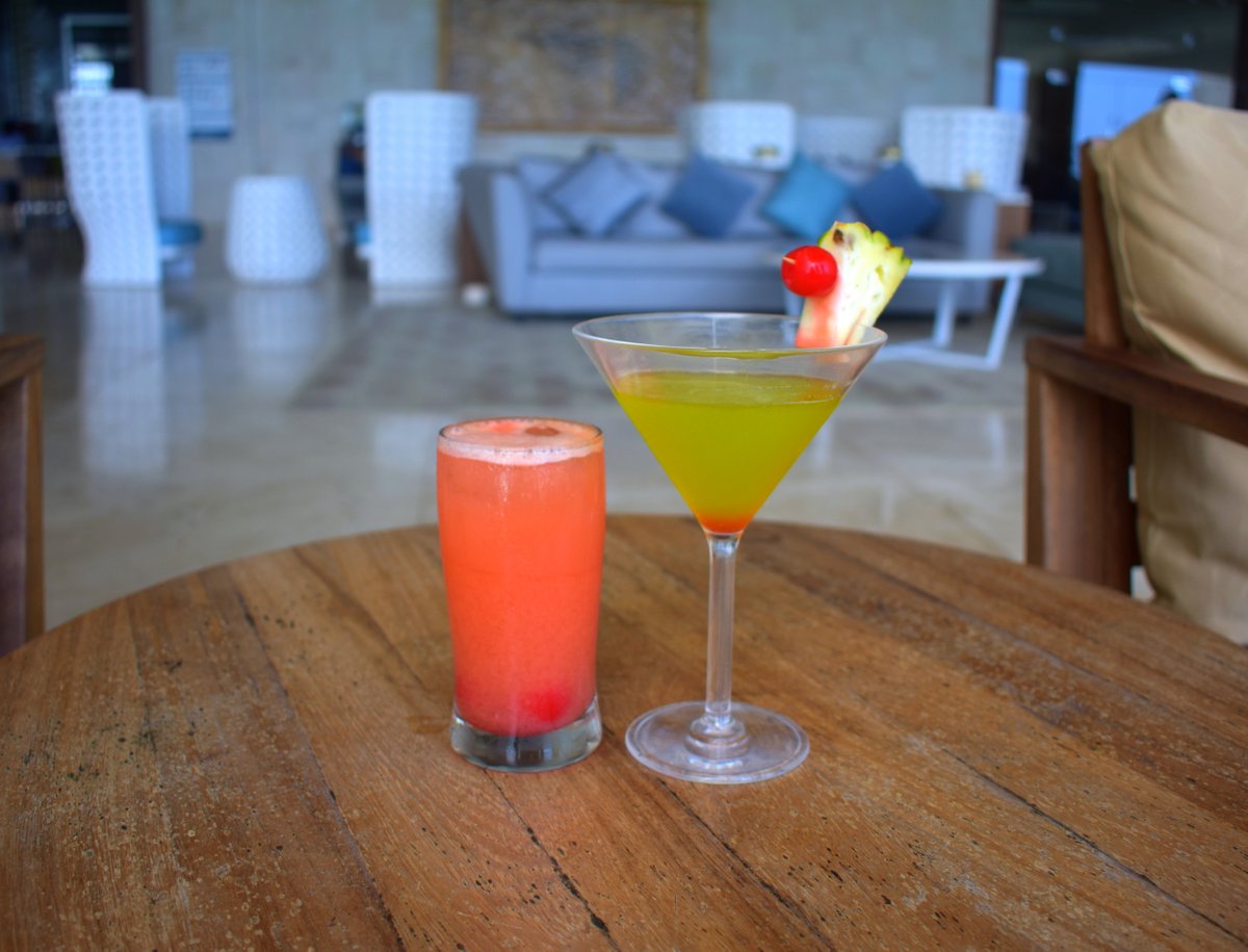 royaltonnegril's tweet photo. You should be here sipping your way into the weekend! #InternationalDrinks https://t.co/Mcae2q1awh