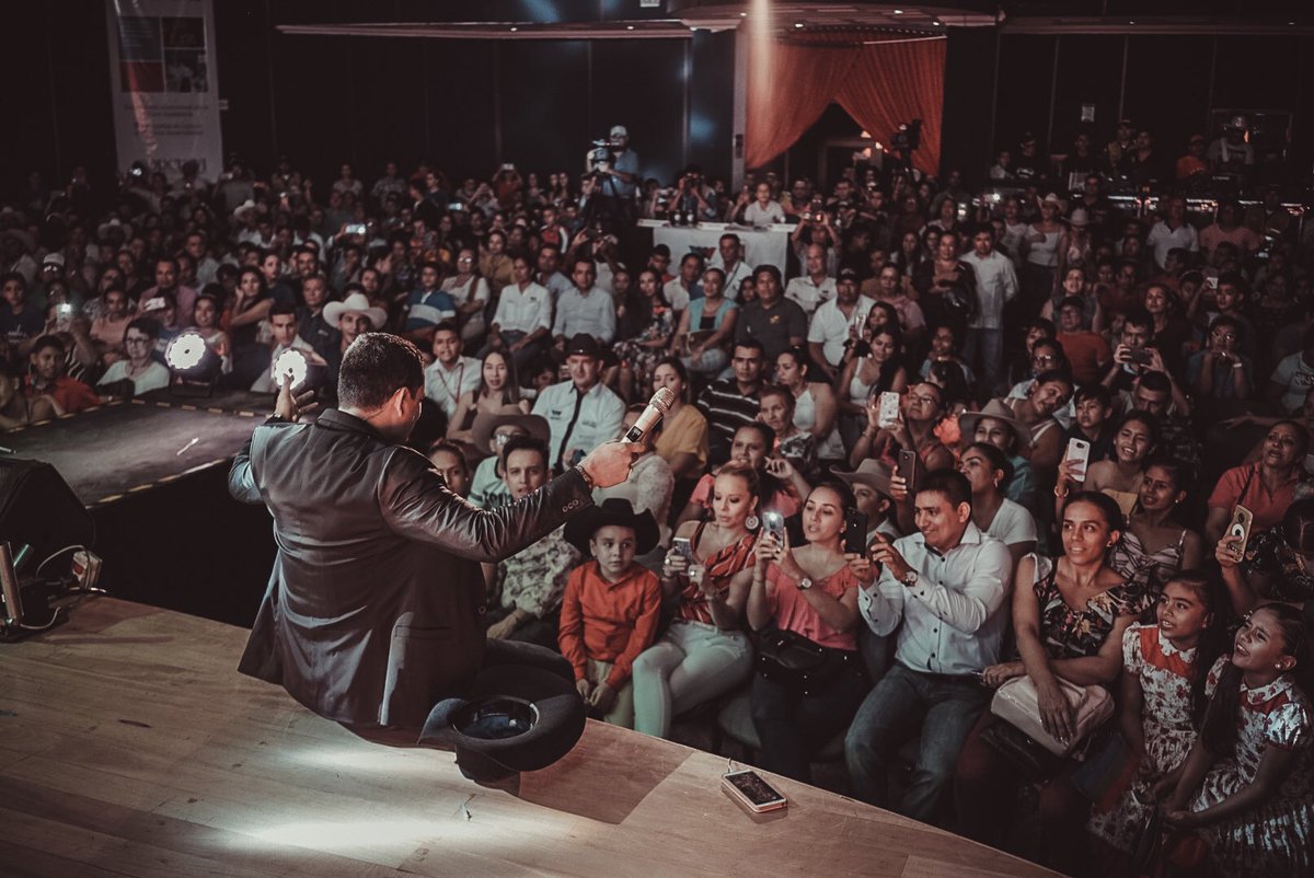 Jhonofre's tweet photo. Dr. @WilmarBarbosa Que Bien Por La Importancia y Altura Que Le Dieron A Las Nuevas Generaciones Del Joropo, En Nombre De Todos Los Niños y Jóvenes Que Participaron En Este Gran Concurso “XVIII Nuevos Valores Del Folclor Llanero” Felicitaciones y Gracias...!!! https://t.co/7OylS3xAtO